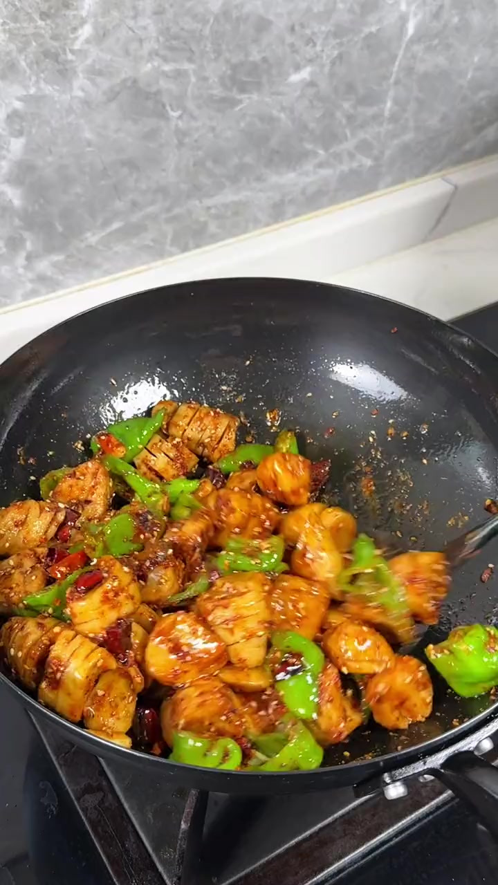 这样做的炒面筋,浓浓的烧烤味,比羊肉串还要好吃