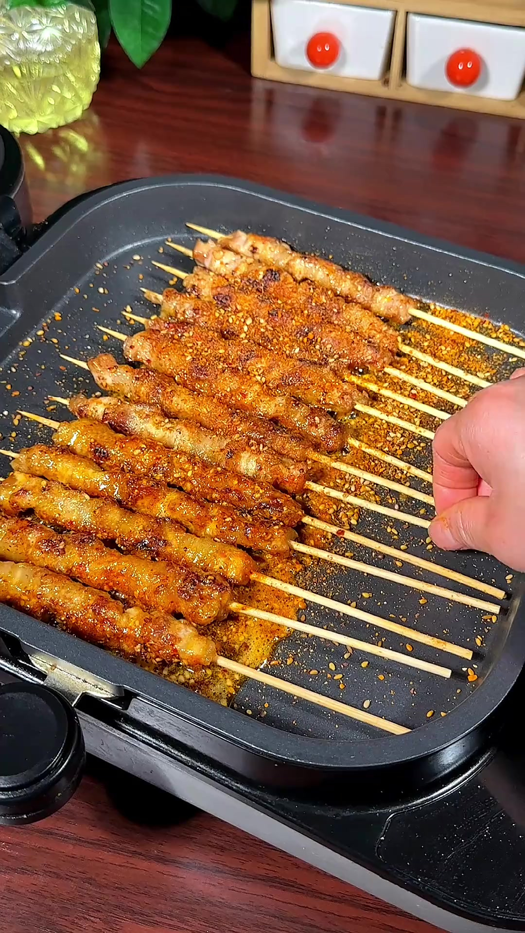 以后想吃烤肉串了，我们自己在家做，做法简单，学会了再也不用出