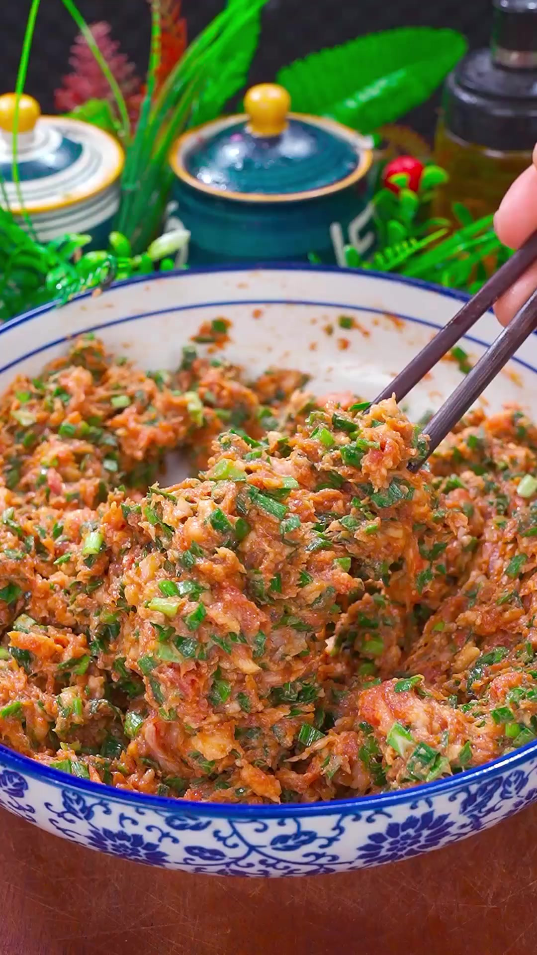 韭菜饺子馅你像我这样做，个个皮薄馅大，鲜嫩多汁，把我开饭店3