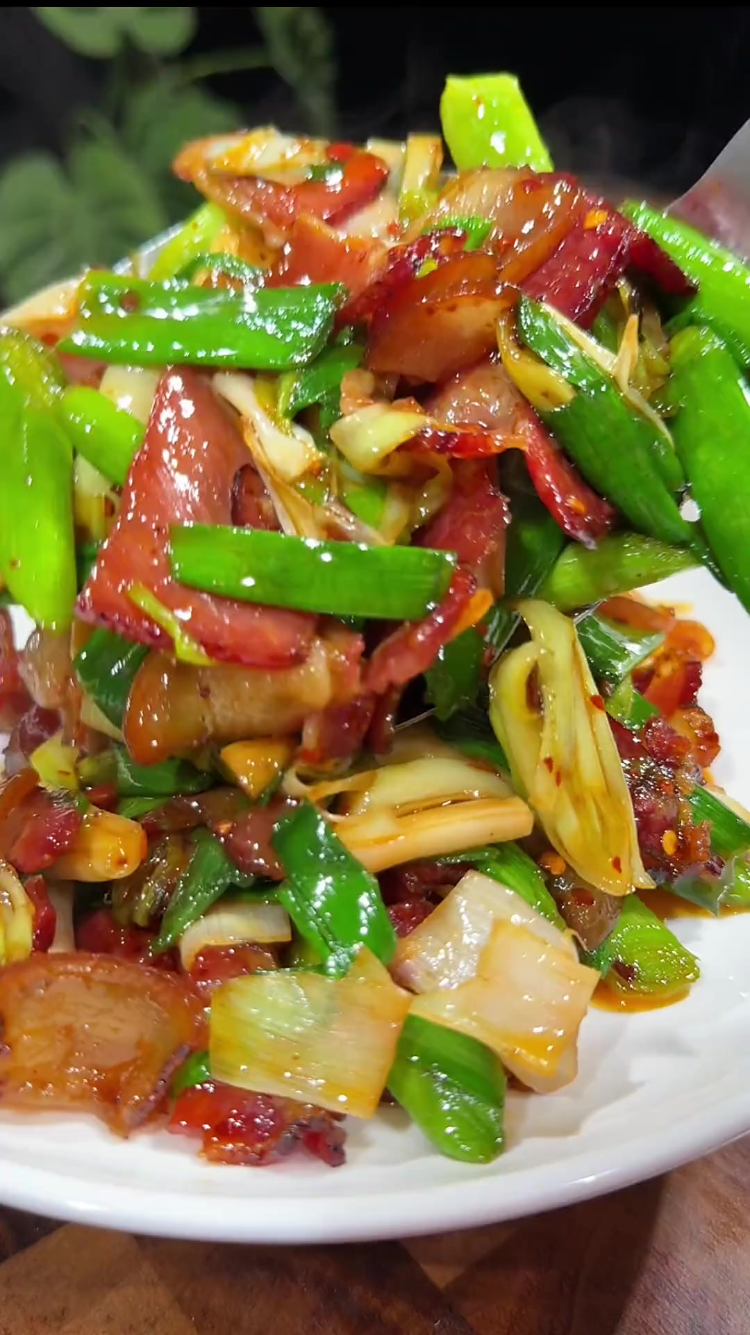 大蒜叶炒腊肉 腊肉这样做真的太下饭了