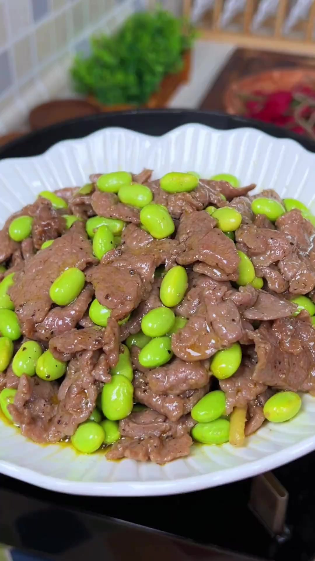 牛肉炒毛豆 牛肉炒毛豆,香香嫩嫩老下饭了,我家每周都要做上几
