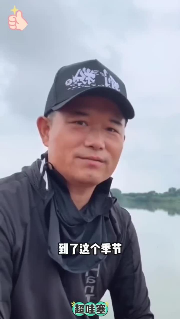 大师推荐秋季钓鲫鱼饵料,秋冬钓鱼带上它,轻松爆护