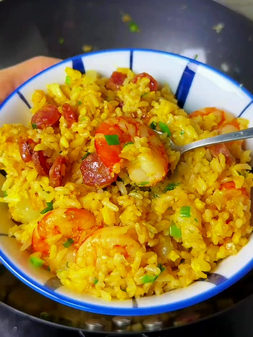 10秒学会超好吃黄金蛋炒饭!做法超简单,轻松变大厨