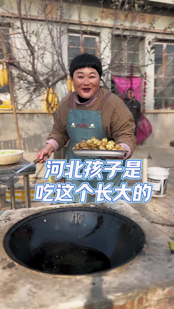 河北特色大锅熬菜,贴棒子面饼子,舒坦