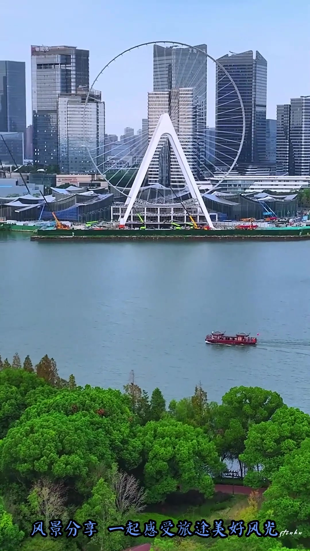旅游推荐，上有天堂下有苏杭，来苏州一定要去金鸡湖，这里的景色