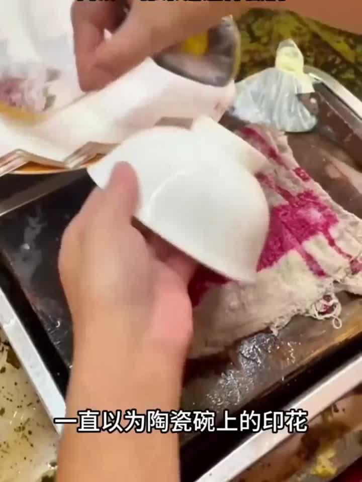 陶瓷碗贴花工艺，网友：原来是这样做的