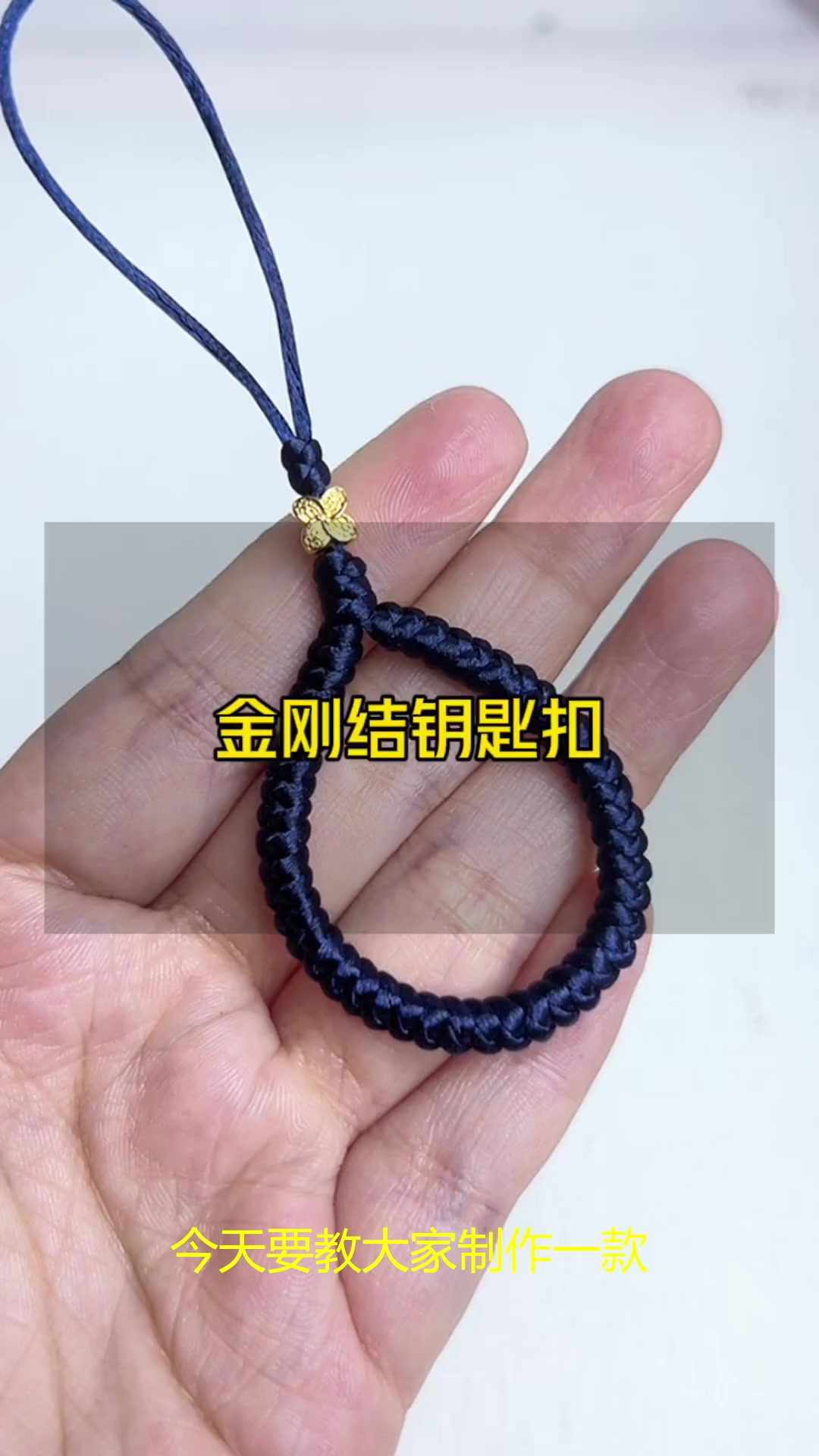 毛线小企鹅，站在桌面拙