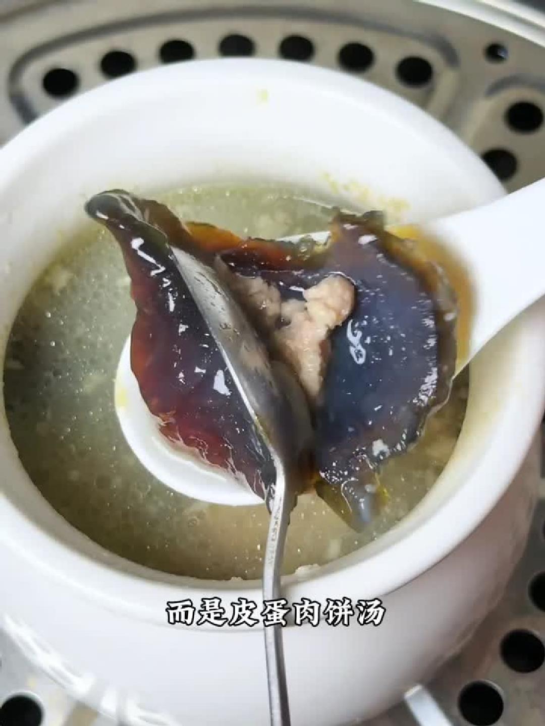 揭秘江西瓦罐汤:皮蛋肉饼里的养生智慧!