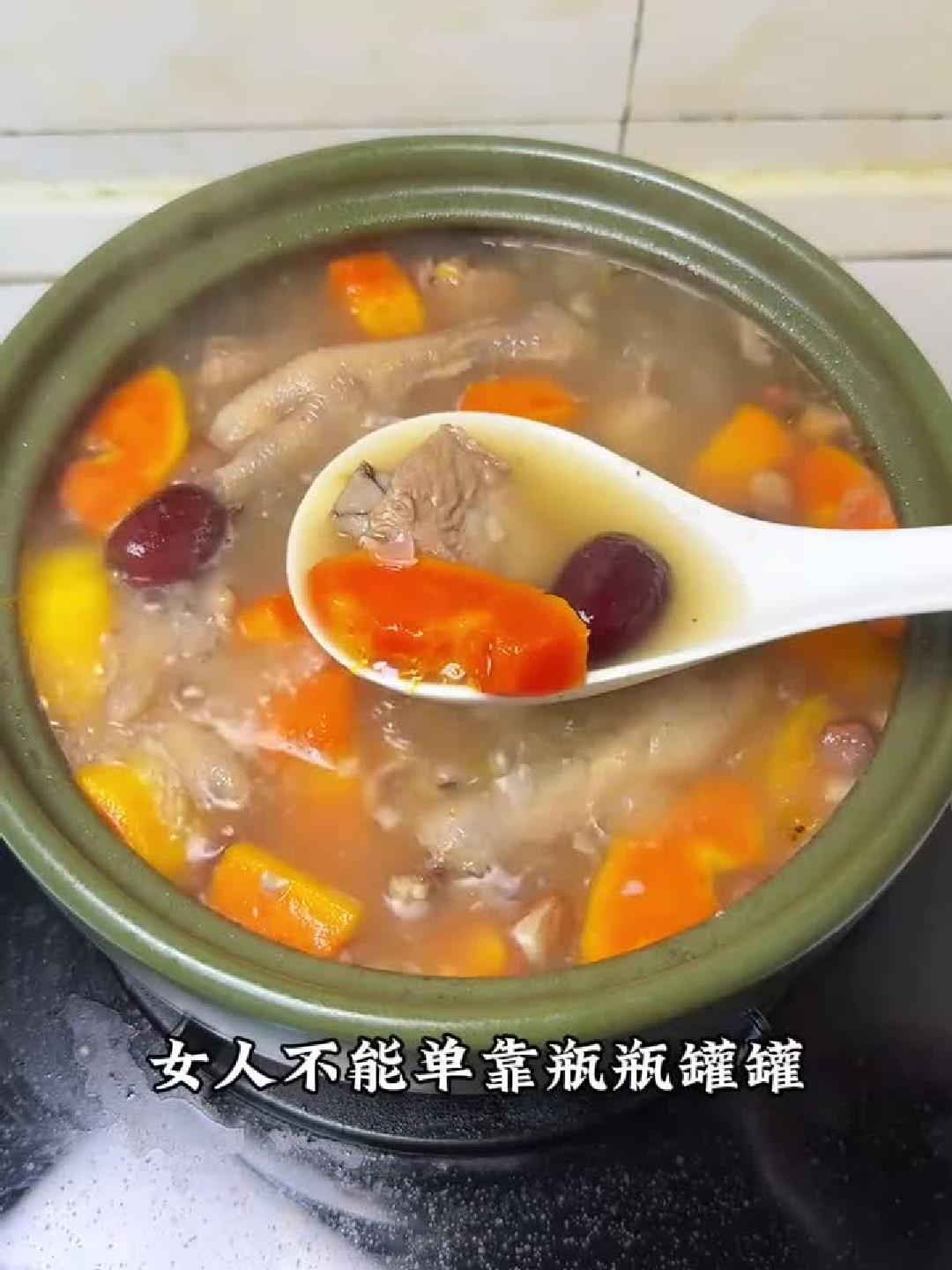 秋冬必喝！木瓜眉豆鸡脚汤，一碗下肚润燥养颜暖全身