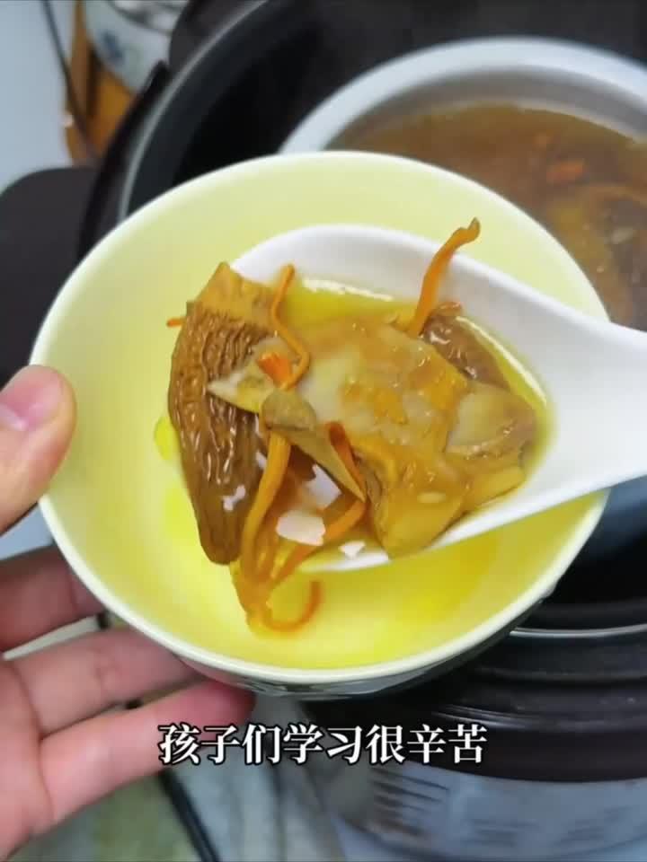 娃学习总喊饿?试试这碗海参排骨汤,益智健脑强体质!