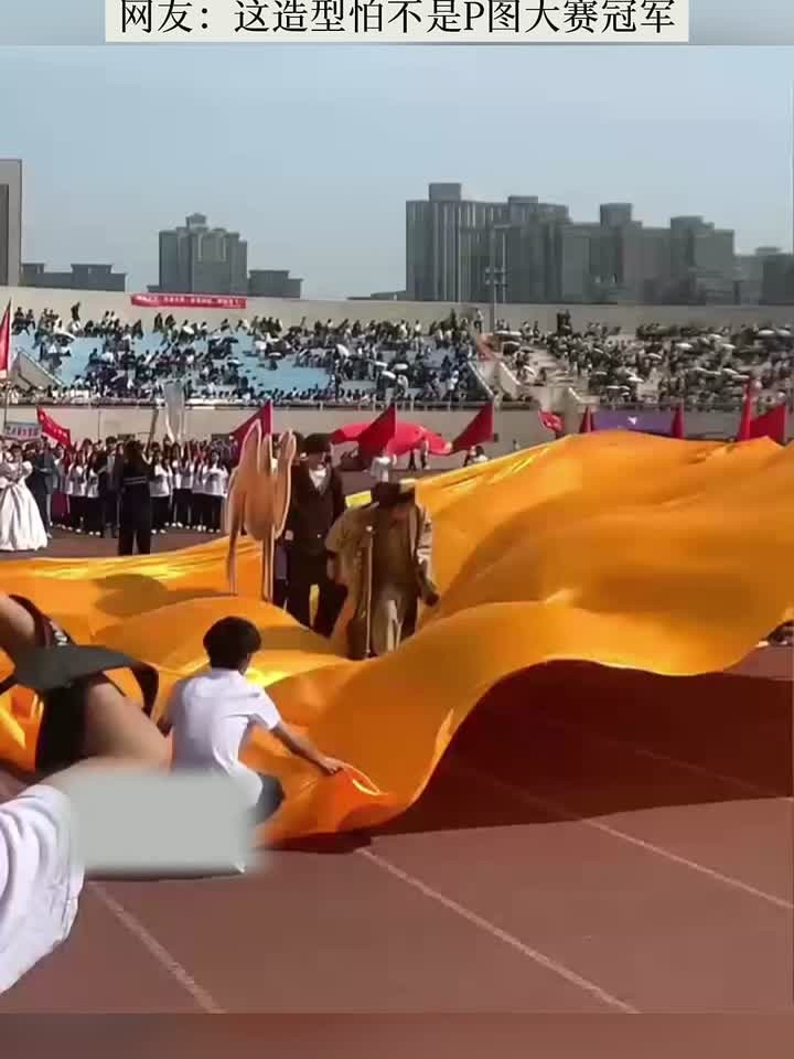 学校运动会再现丝绸之路场景,网友笑评骆驼太抽象