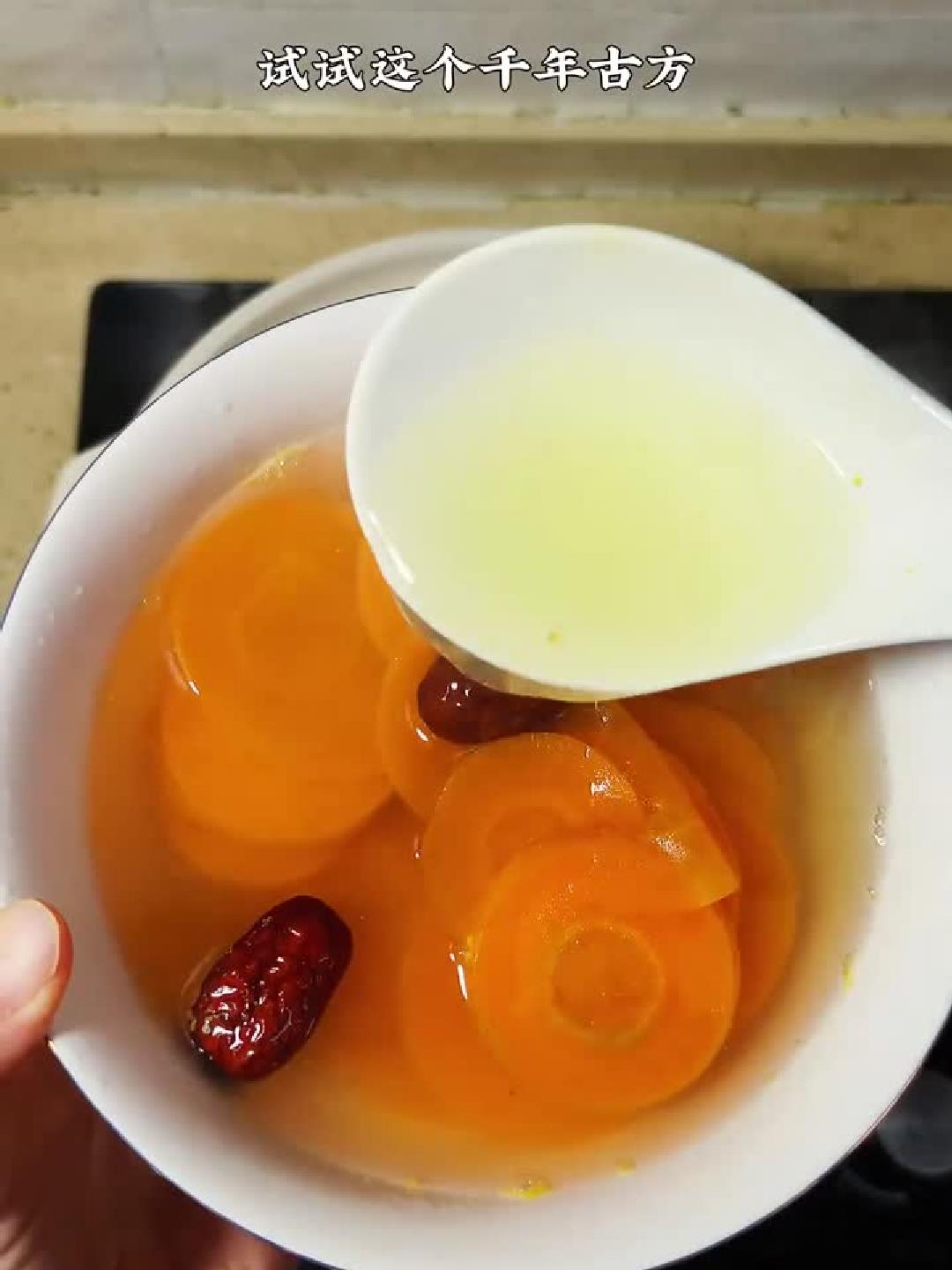 脾胃虚别再炒胡萝卜了！试试这样炖汤，养出好气色脾胃通