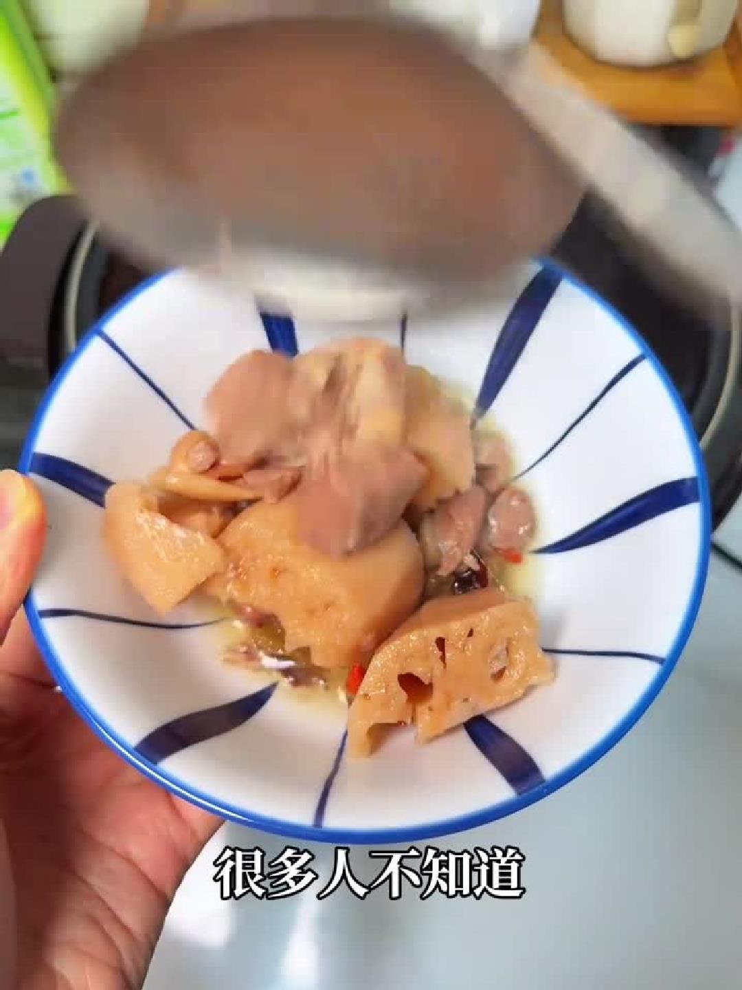 养生莲藕排骨汤:健脾暖胃,10分钟备料鲜甜一锅