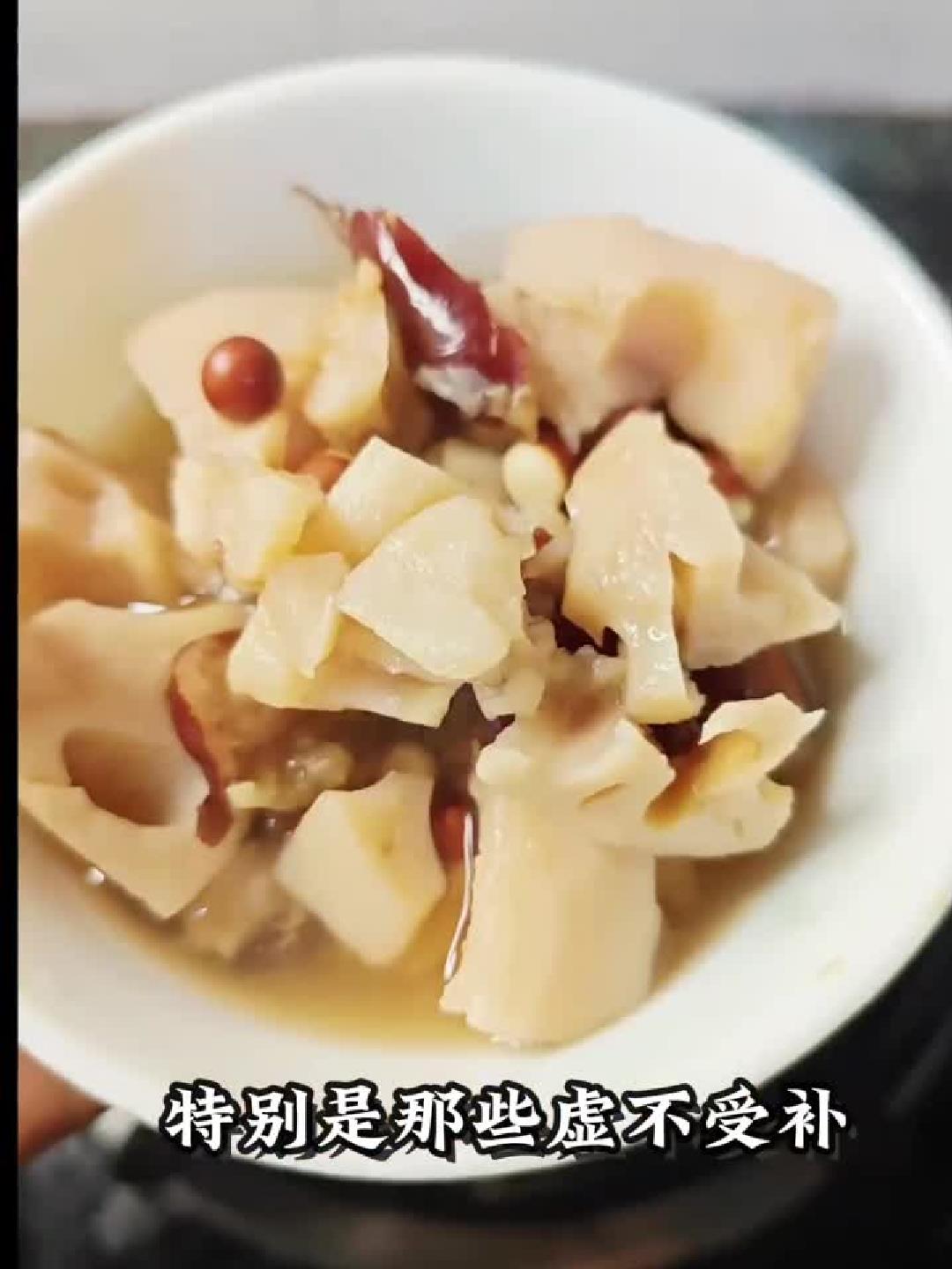 莲藕芡实汤:一碗喝出红润好气色!
