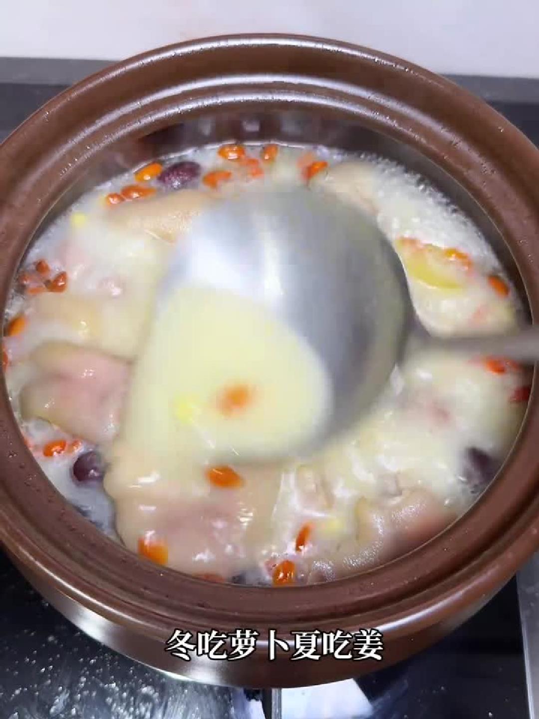 养生猪蹄黄豆汤，炖出奶白浓汤满屋飘香！