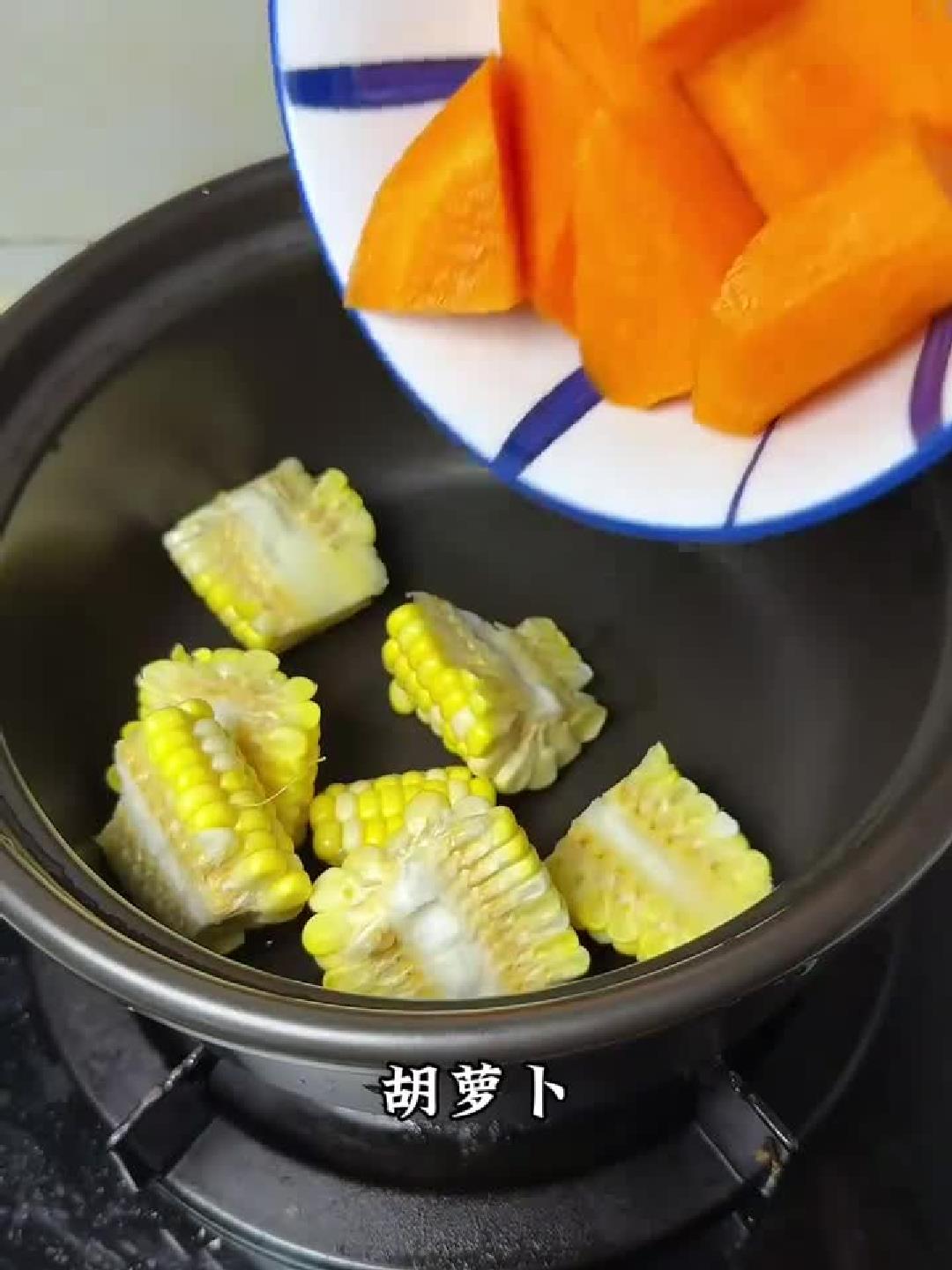 清甜马蹄玉米排骨汤,孩子喝了健脾开胃超喜欢!