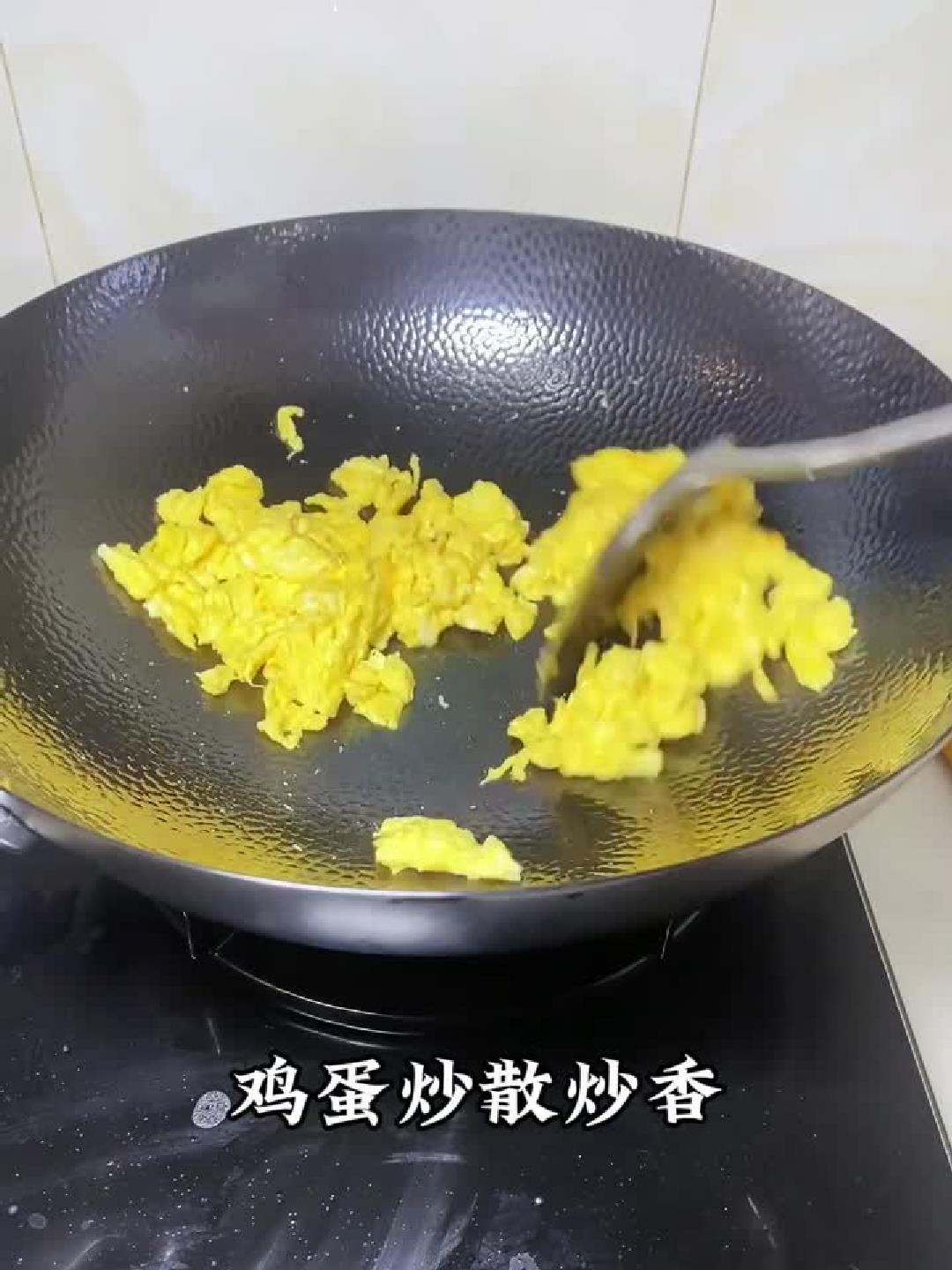 鲜嫩平菇炒鸡蛋,简单几步做出美味家常菜,营养下饭!