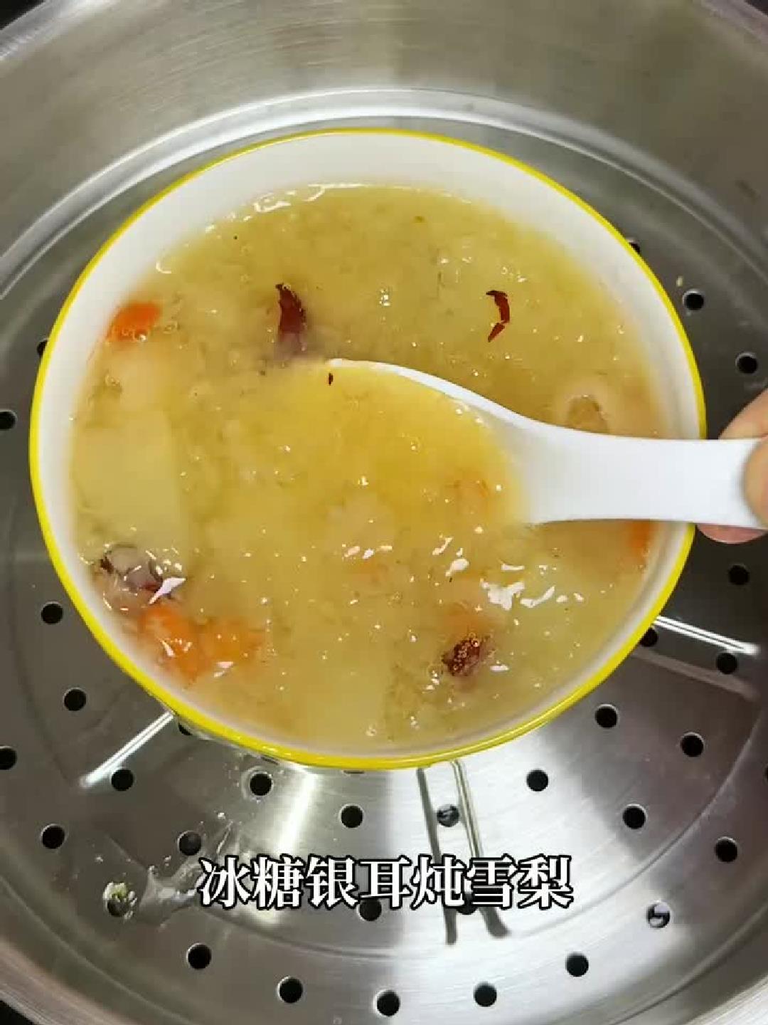 春燥救星！冰糖银耳雪梨汤，一碗下肚润过十张面膜
