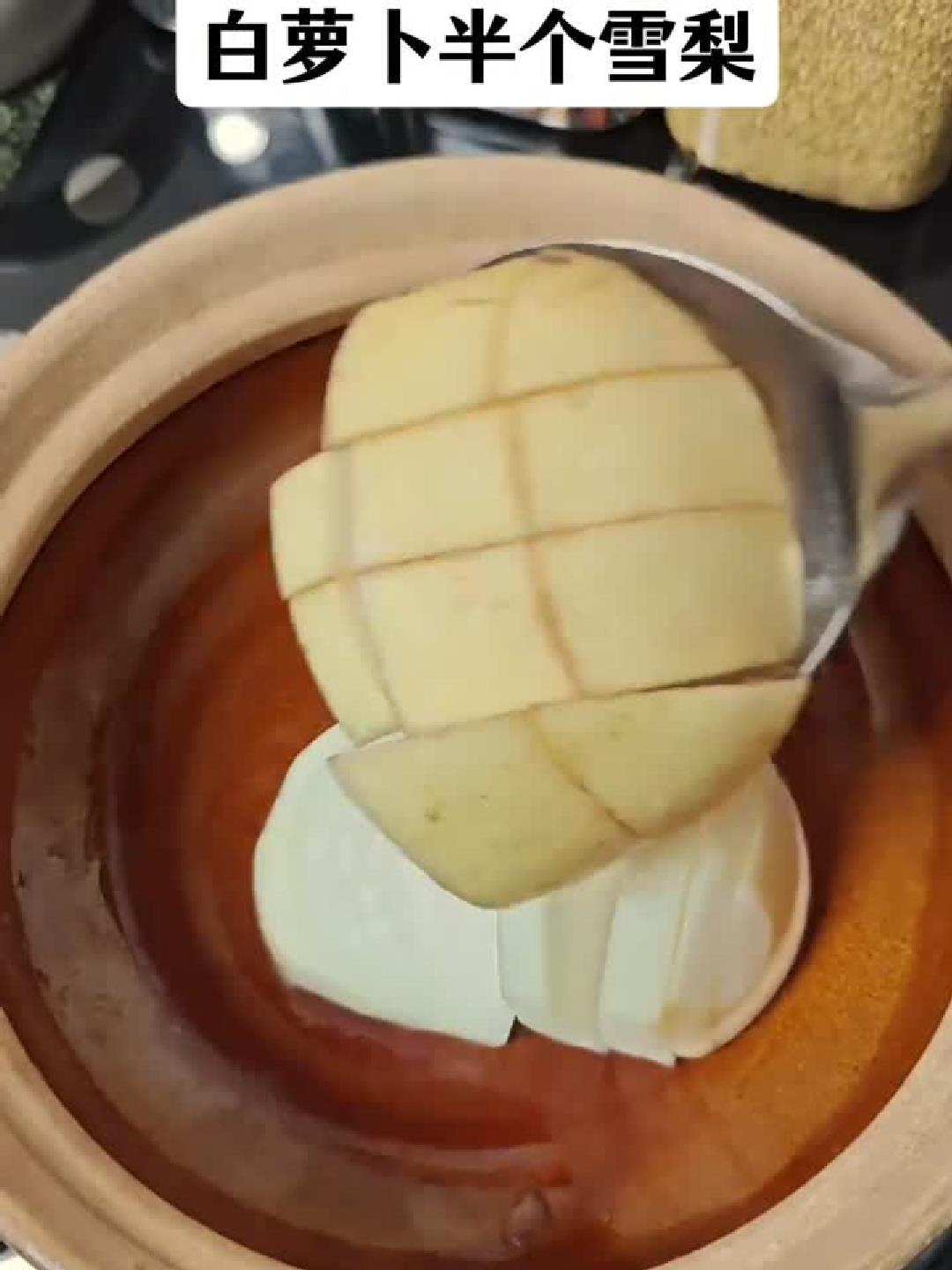 润肺止咳,白萝卜雪梨汤:家常食疗的暖心之选