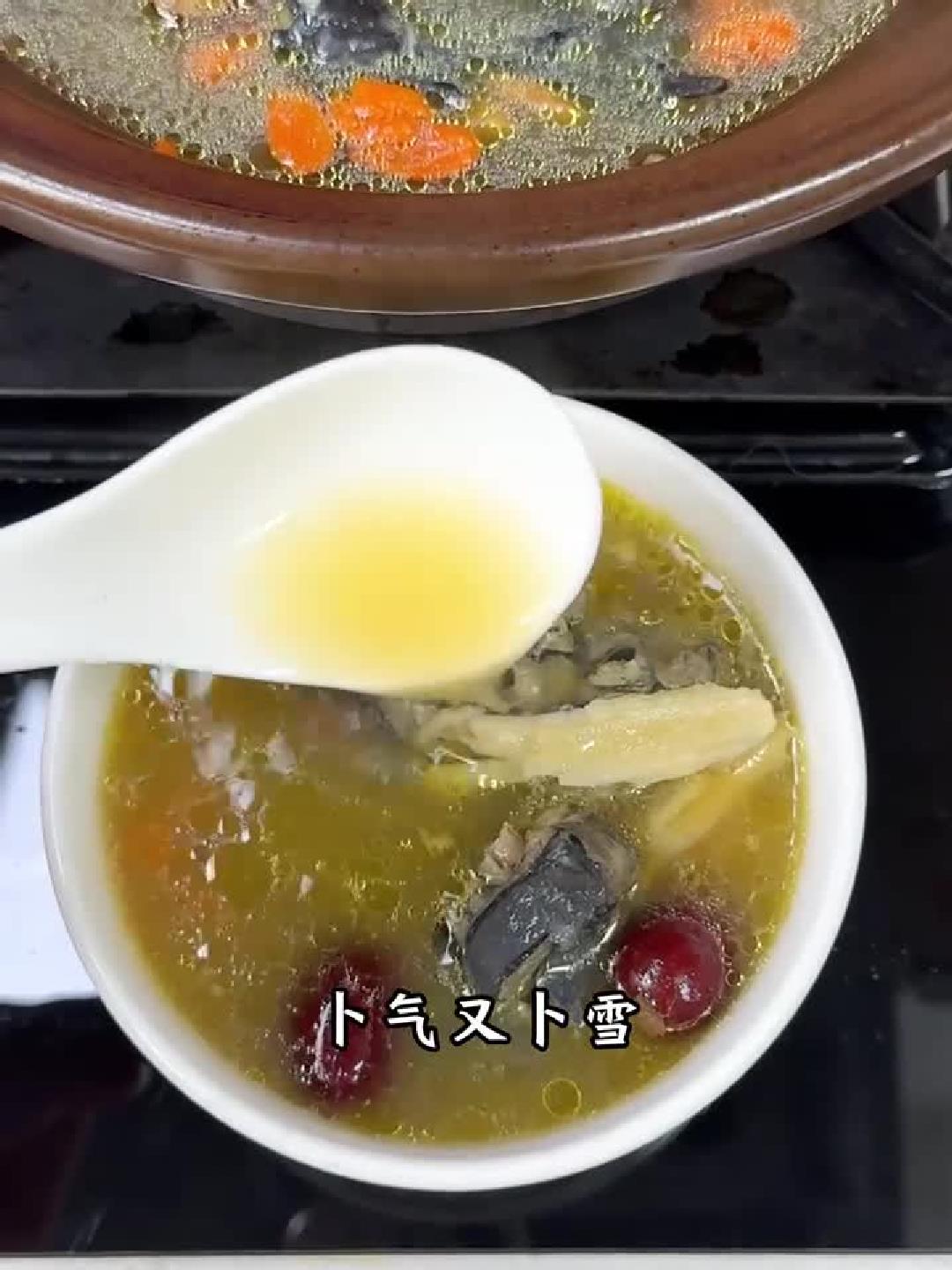 乌鸡汤食疗功效大揭秘:滋补养生的神奇力量