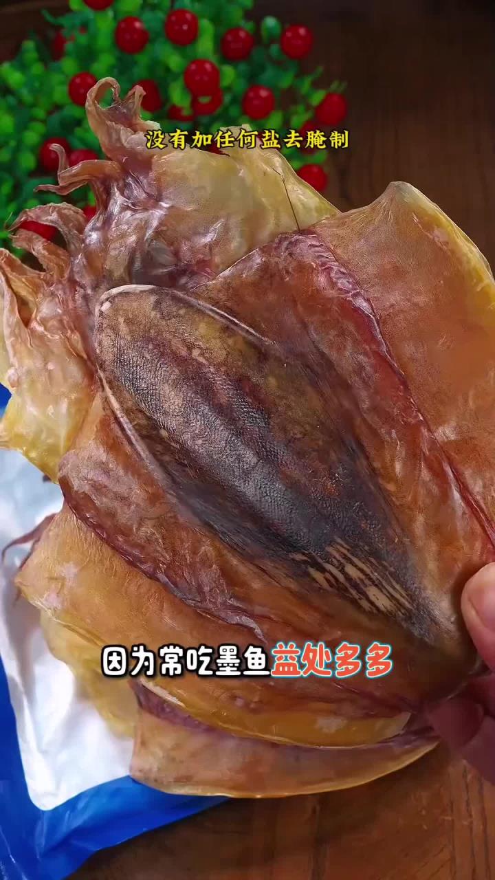 特别适合女性朋友的一道汤,猪肚墨鱼排骨汤,多喝好处多多!