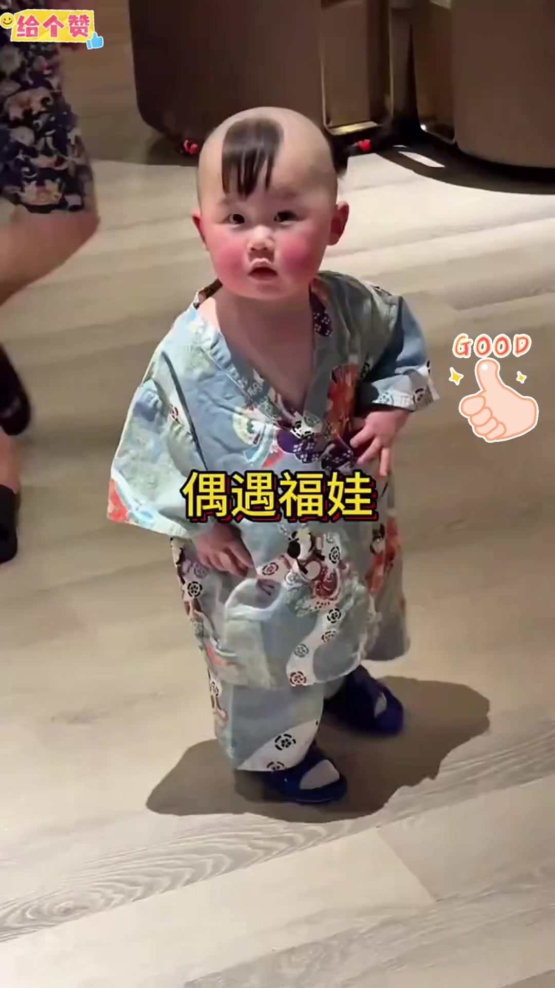 小女孩吃西瓜真是太有才了