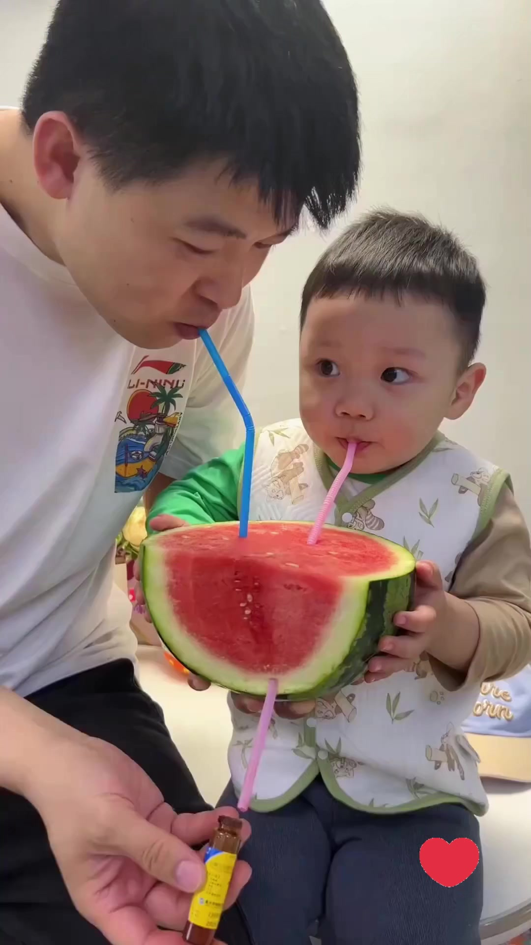 身上起荨麻疹不吃药,只能想办法了