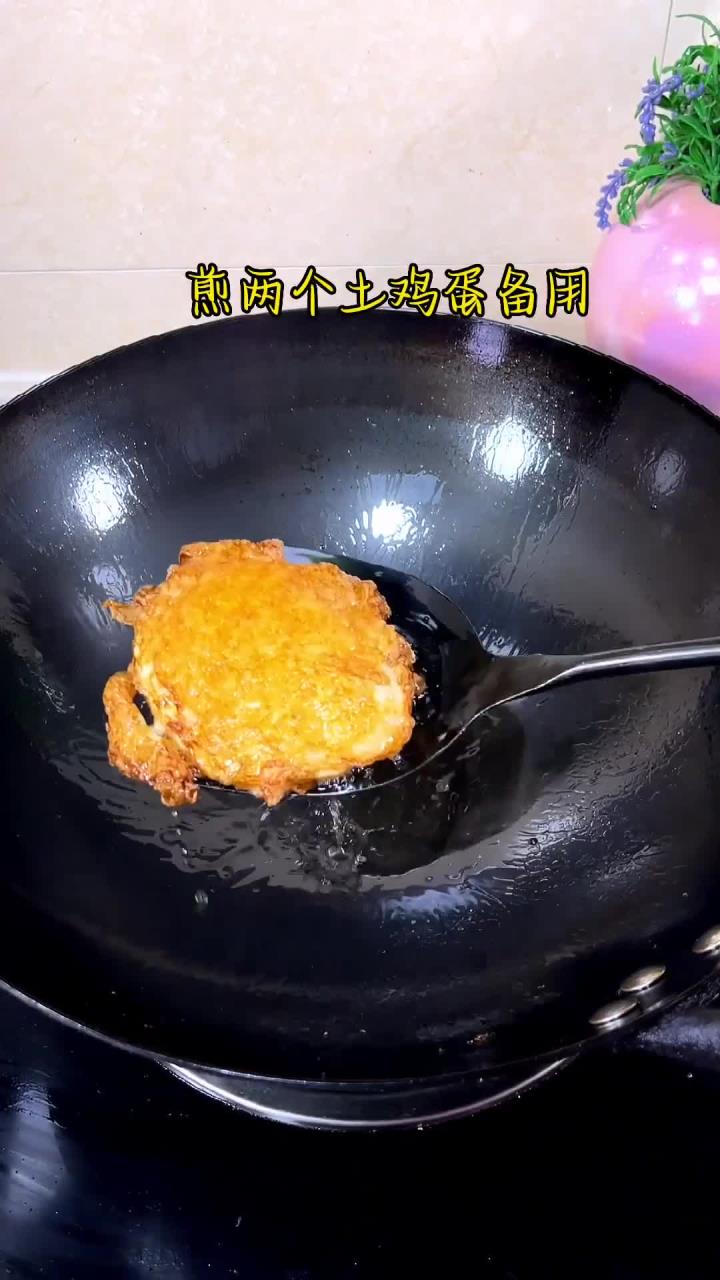 湖南人早餐喜欢吃粉,我家早上经常做这个木耳瘦肉粉,你们呢!