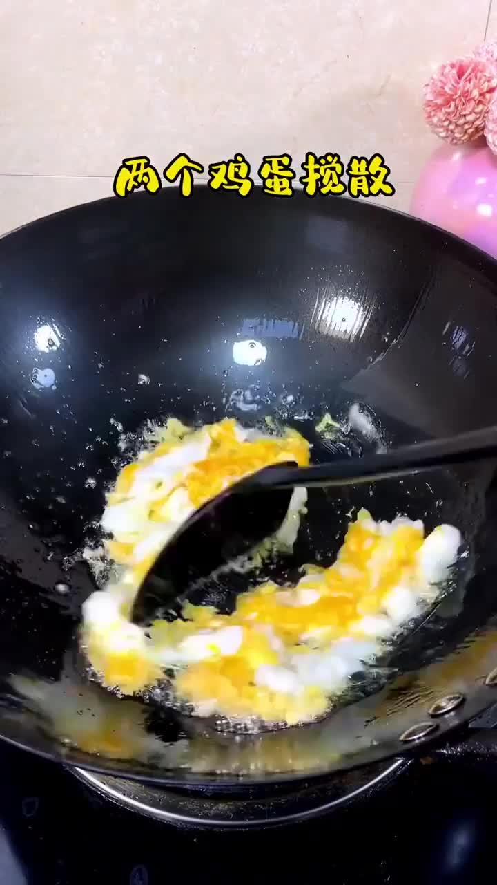 湖南人喜欢嗦粉,做法也是各种各样,我最喜欢的还是这个鸡蛋瘦肉粉!