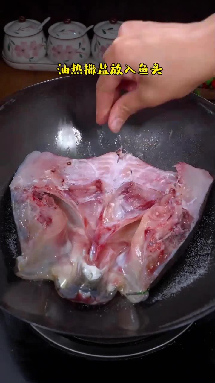 我家一周吃八次的鱼头煮豆腐,豆腐入味鱼头鲜香!