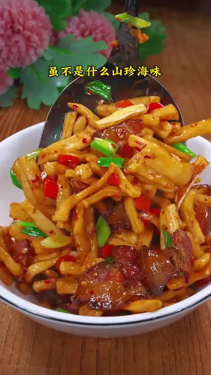 每次都要吃三碗米饭的萝卜干炒腊肉,嘎嘣脆嫩,好吃下饭!