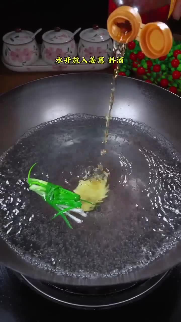 湘菜馆里的招牌菜生炒大肠,自己做也是非常简单的!