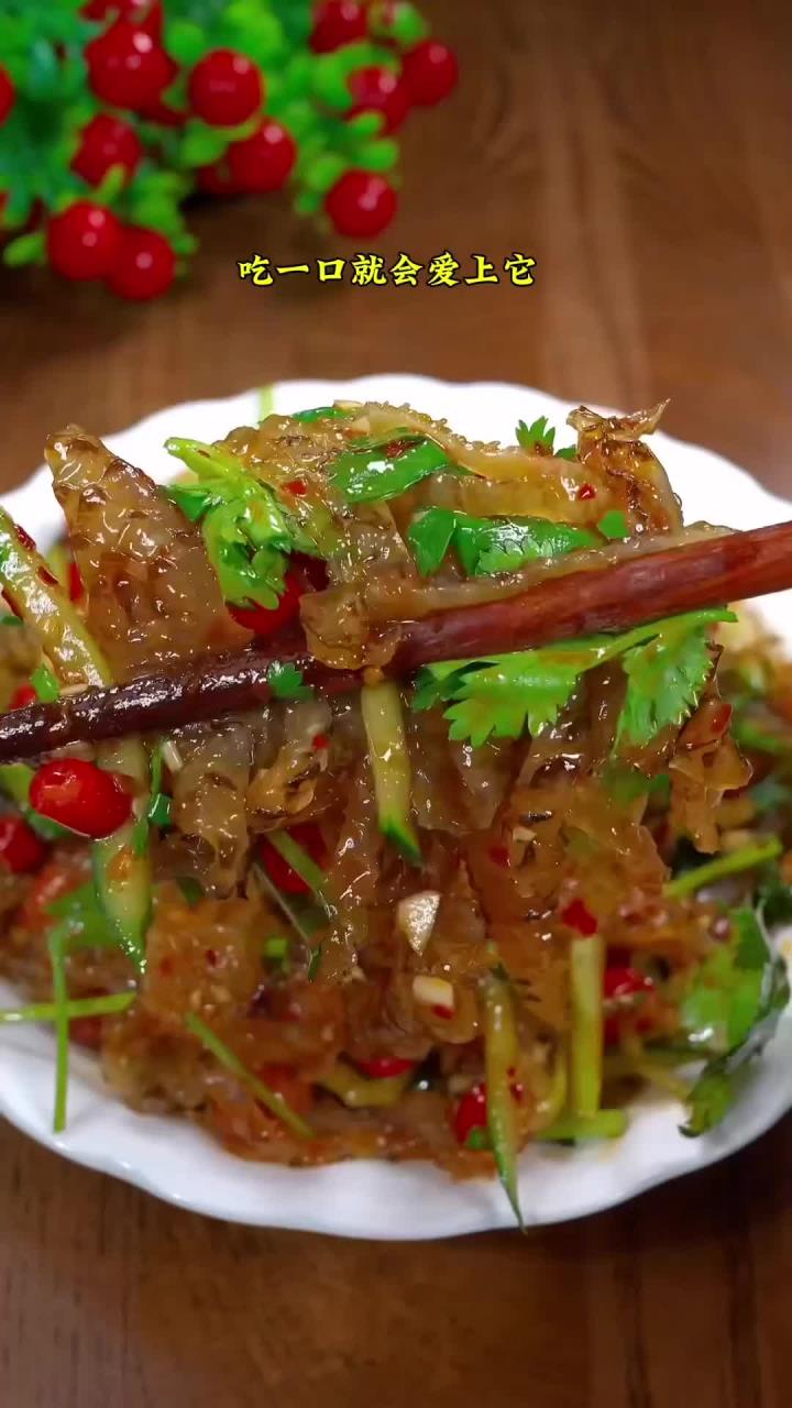 泡椒鱼皮酸辣脆爽，简单方便又好吃