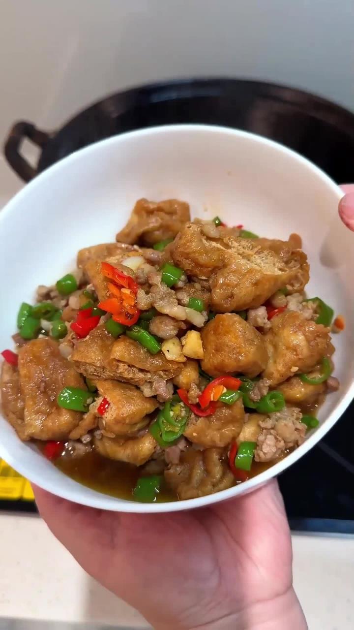 油豆腐炒肉 这个油豆腐做的非常非常好吃,每次这样做都不够吃