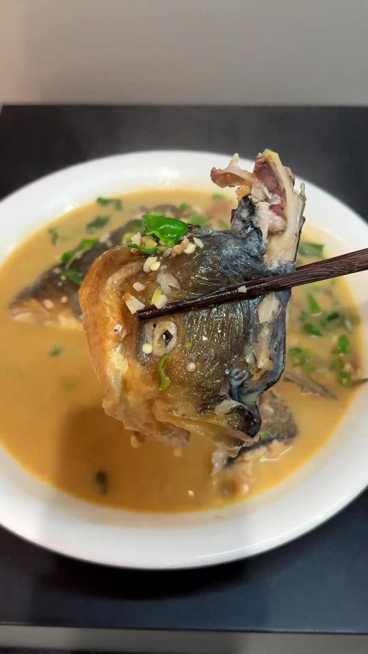 湖南不仅有剁椒鱼头,还有这个青椒鱼头也非常好吃