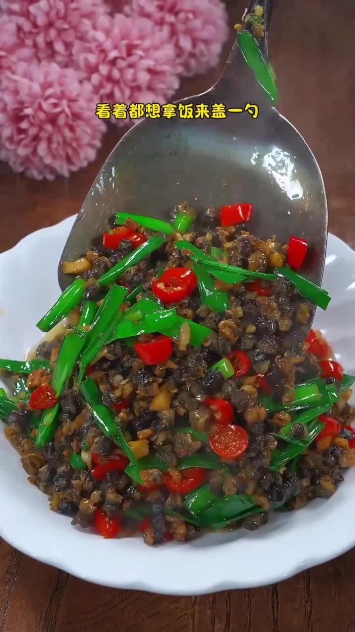 湘菜特色菜小炒小螺肉,香辣下饭,拌着米饭太香了!
