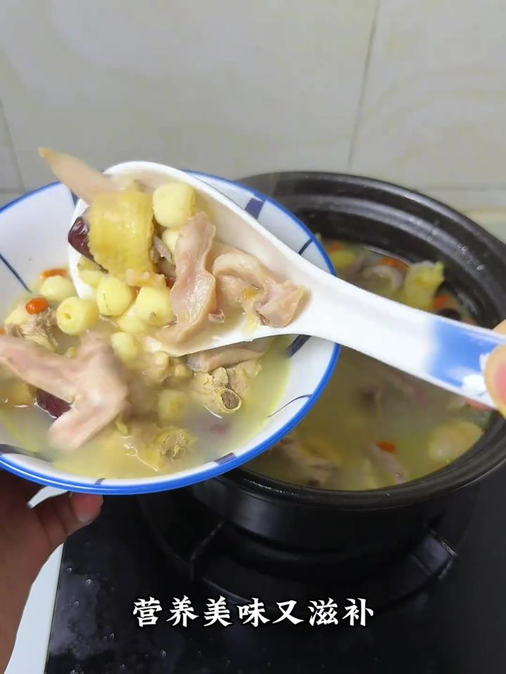 广东名菜胡椒猪肚鸡，居然这么简单！4步煮出奶白浓汤，喝到舔碗