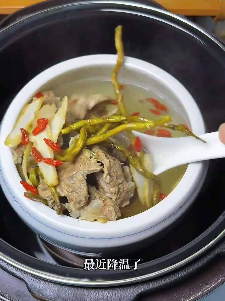 养生达人必看!慢炖牛肉汤1小时,鲜到连碗底都舍不得剩
