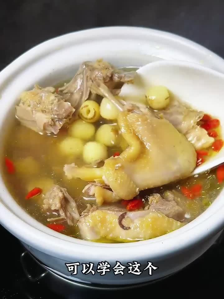 熬夜必备！广东老母鸡汤，一碗暖身又滋补的养生佳品