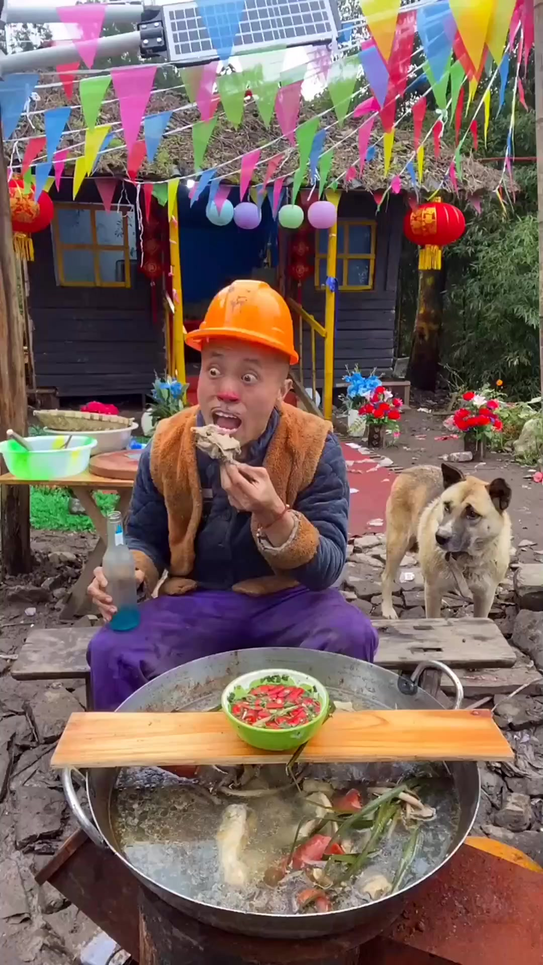 童年趣事:光头强在大口吃肉