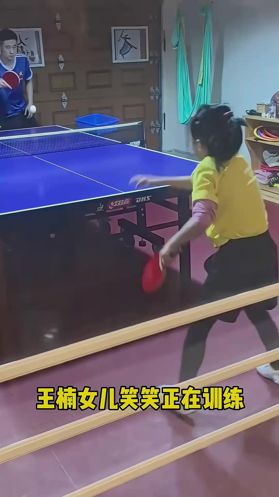 继马龙、孙颖莎指导笑笑后,王楚钦也来了!