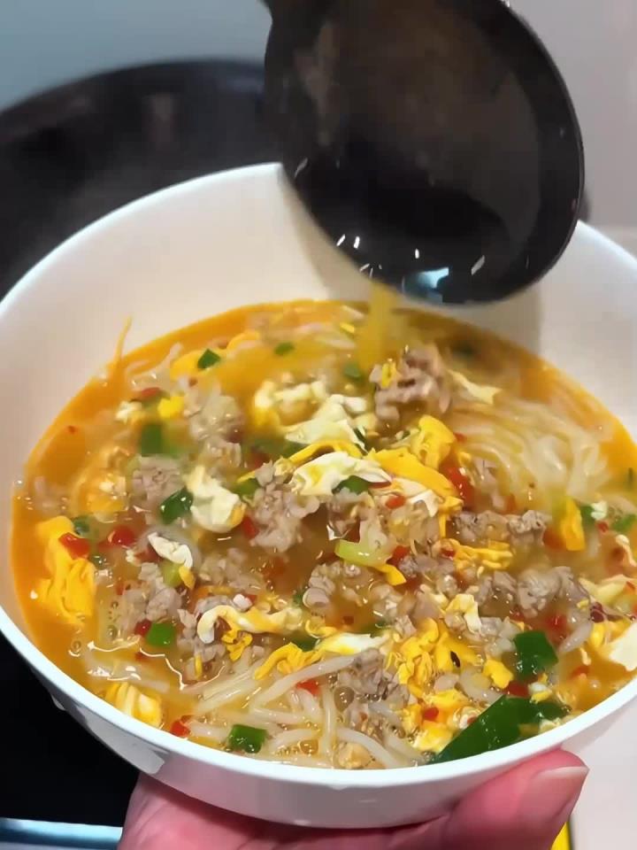 这个汤米粉真的特别鲜,早餐来一碗,满满的能量释放一整天