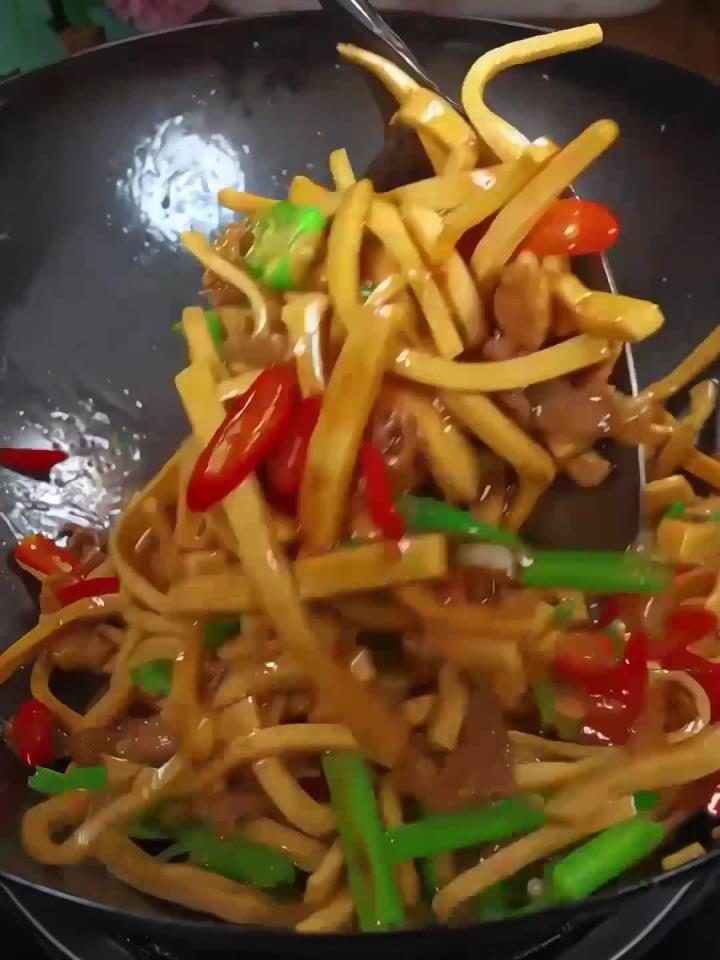 简单又好吃的千张豆腐炒肉，豆香浓郁，鲜嫩下饭！