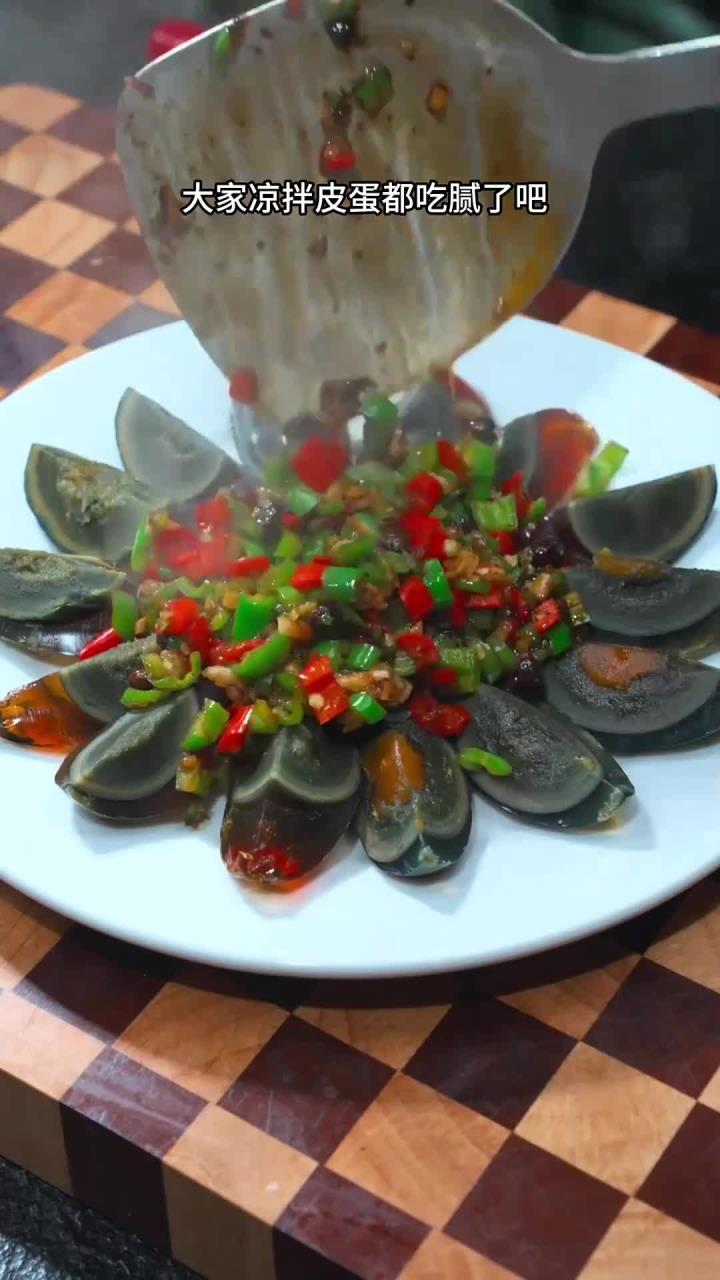 香辣下饭的尖椒炒皮蛋