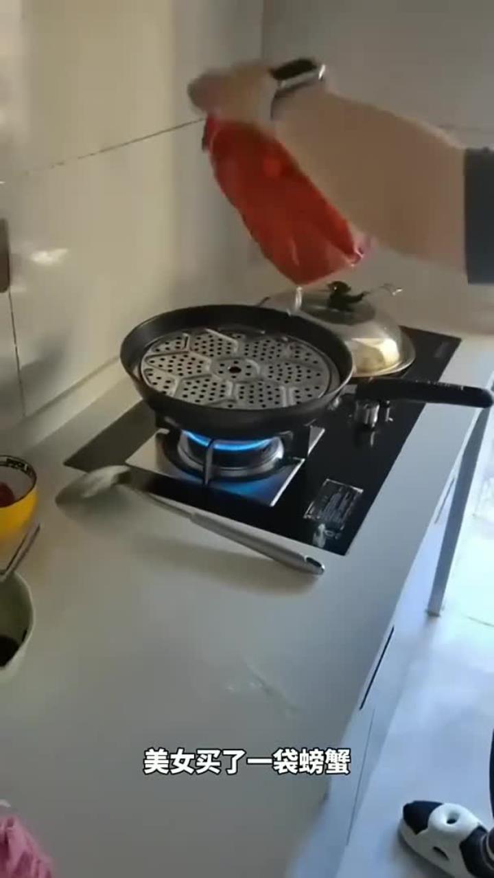 在家里制作清蒸螃蟹
