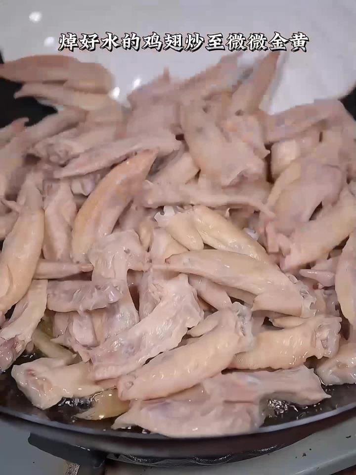 好吃到停不下来的麻辣鸡翅尖,真是太香了!