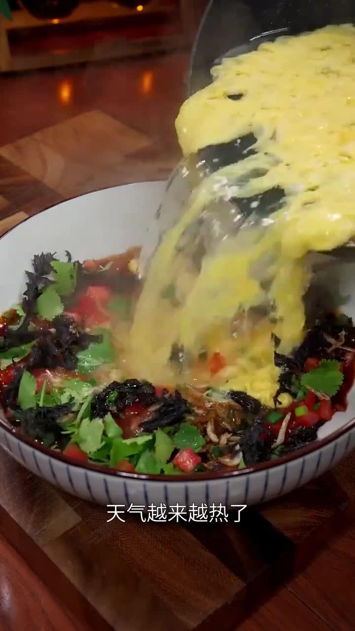 天气越来越热了,做个紫菜蛋花汤吧