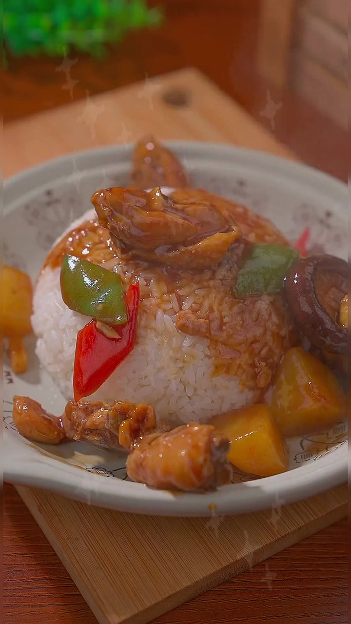 在家做黄焖鸡真的太简单啦,鸡肉鲜嫩,汤汁拌饭都能吃3大碗～