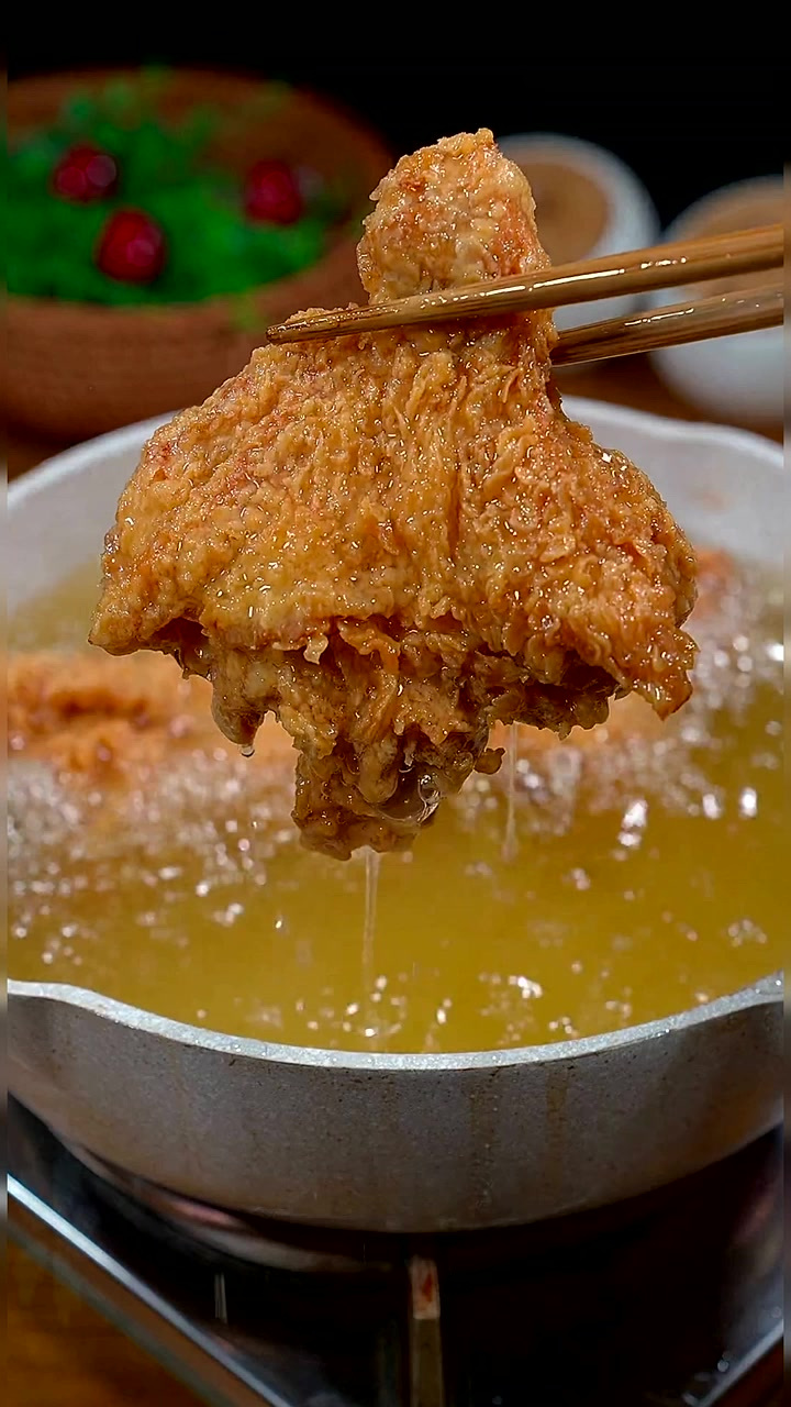 想吃脆皮炸鸡腿就是这么简单，在家轻松做出炸鸡店的味道，酥脆又