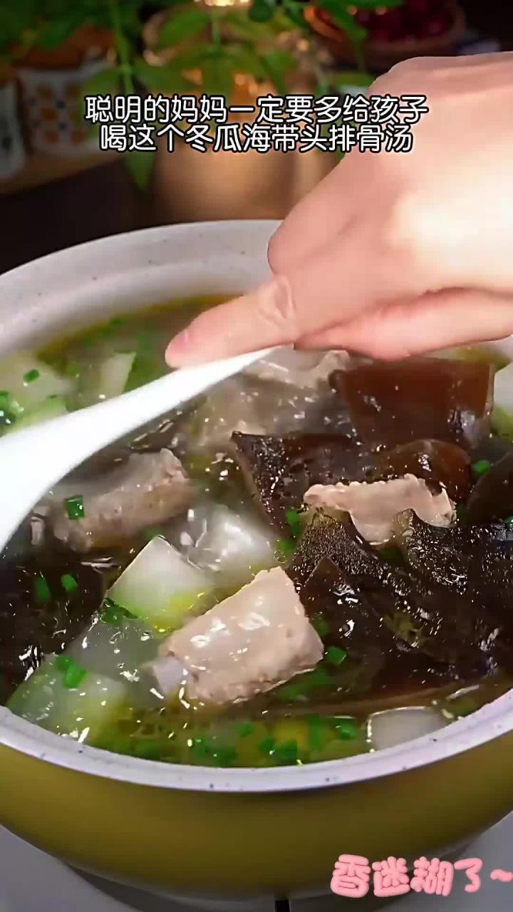 秋天天气干燥，一定要多给孩子喝这个冬瓜海带头排骨汤，汤鲜味美，营养丰富